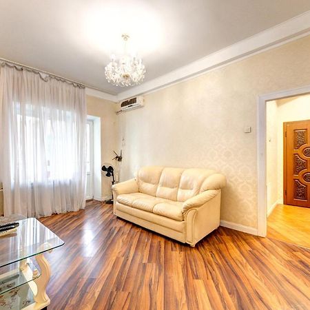 Apartments With 3 Rooms Near Palace Ukraine Kiev Buitenkant foto