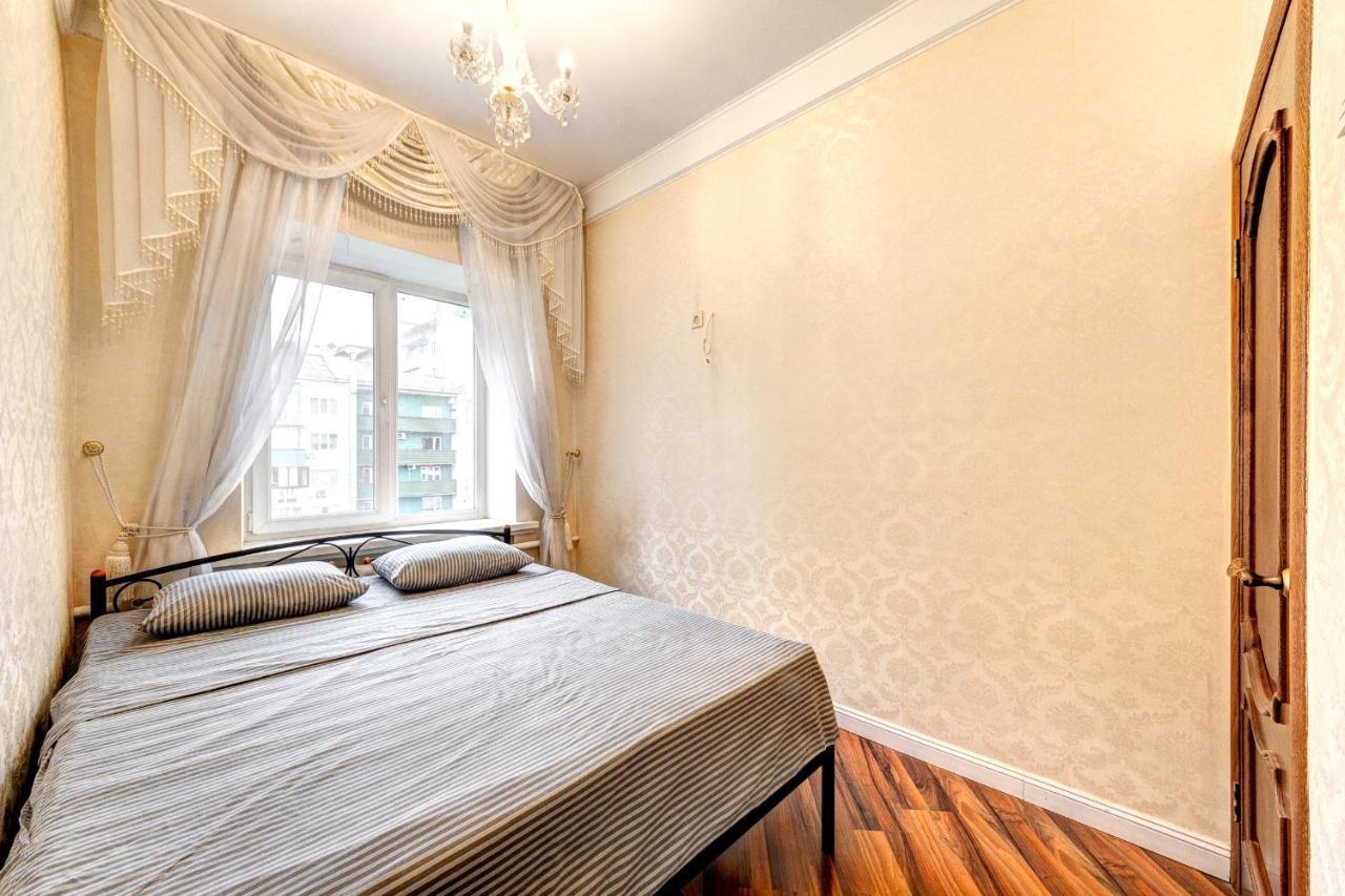 Apartments With 3 Rooms Near Palace Ukraine Kiev Buitenkant foto