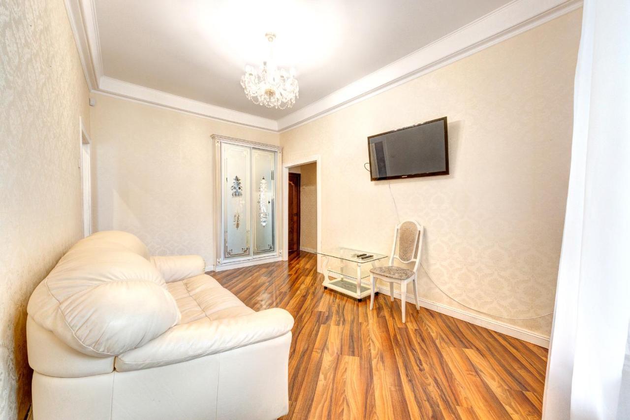 Apartments With 3 Rooms Near Palace Ukraine Kiev Buitenkant foto