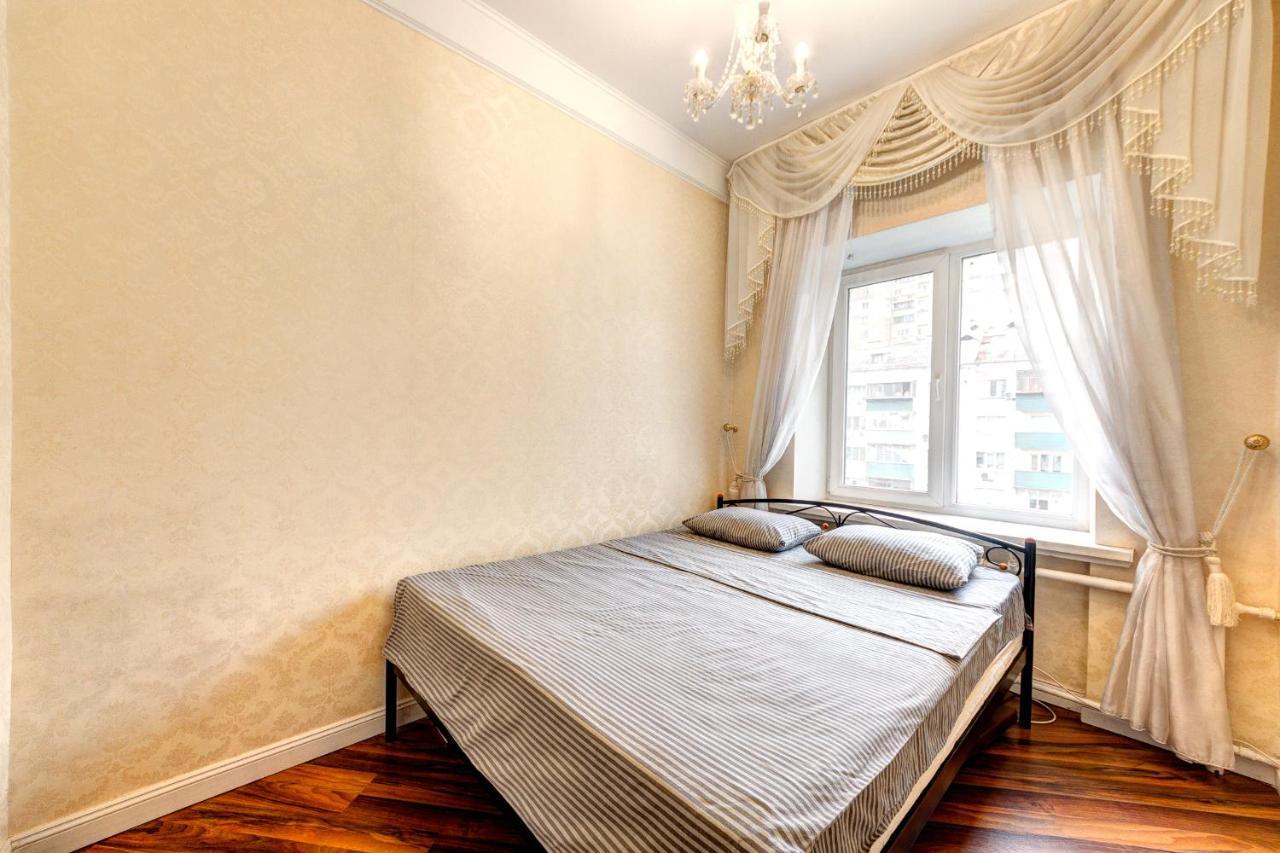 Apartments With 3 Rooms Near Palace Ukraine Kiev Buitenkant foto