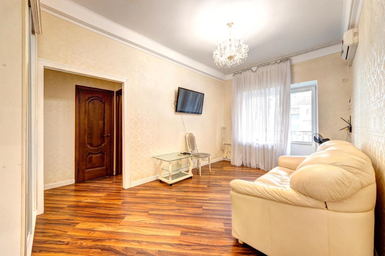 Apartments With 3 Rooms Near Palace Ukraine Kiev Buitenkant foto