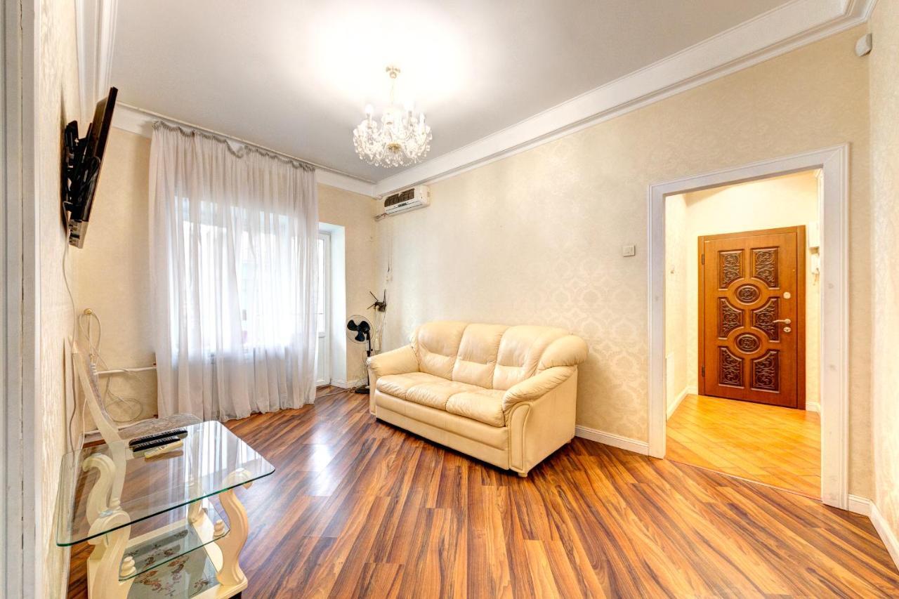Apartments With 3 Rooms Near Palace Ukraine Kiev Buitenkant foto