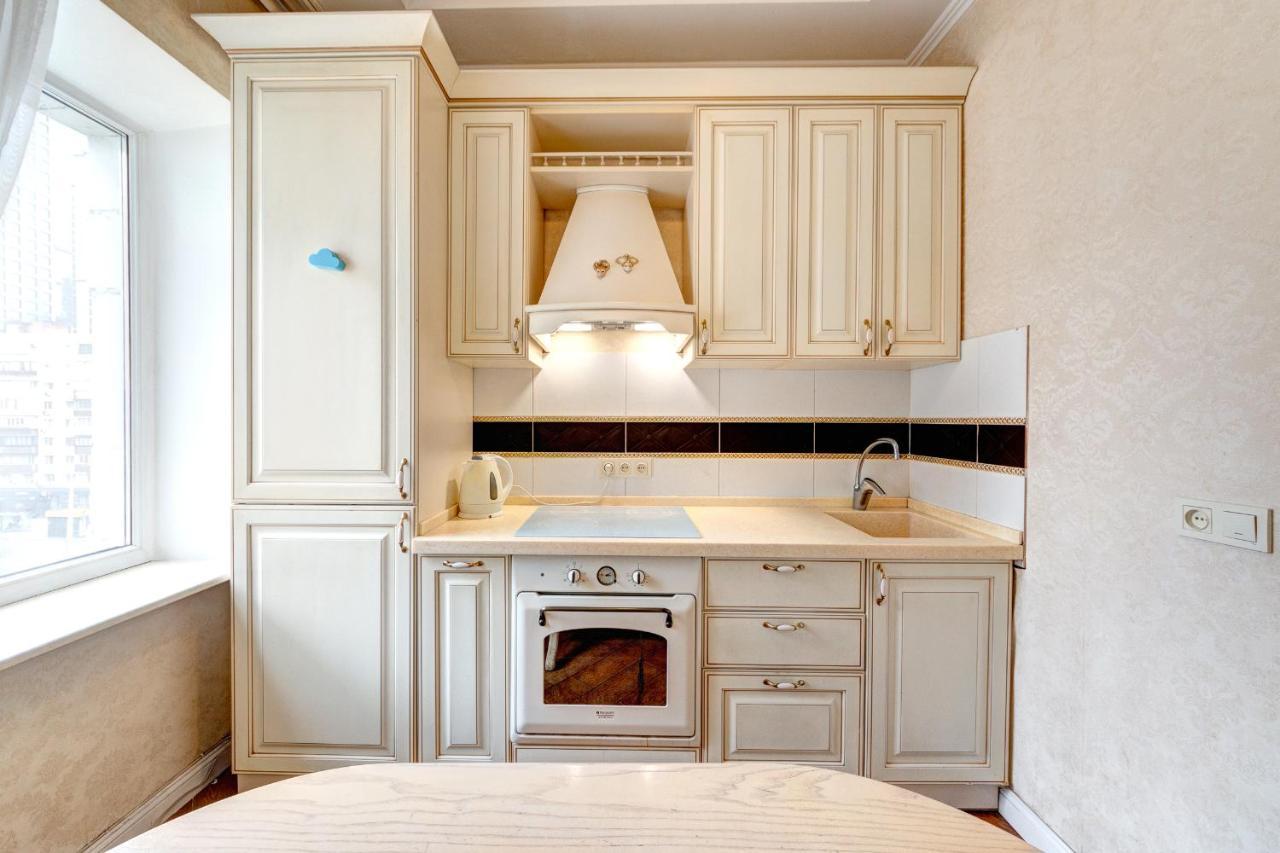 Apartments With 3 Rooms Near Palace Ukraine Kiev Buitenkant foto