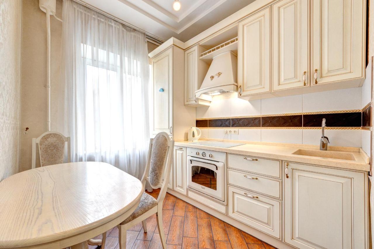 Apartments With 3 Rooms Near Palace Ukraine Kiev Buitenkant foto