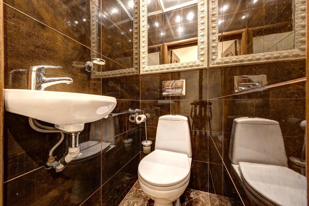 Apartments With 3 Rooms Near Palace Ukraine Kiev Buitenkant foto