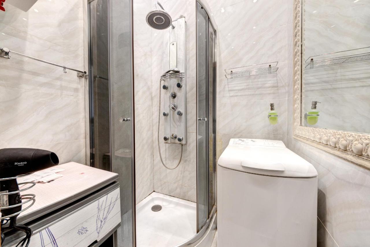 Apartments With 3 Rooms Near Palace Ukraine Kiev Buitenkant foto