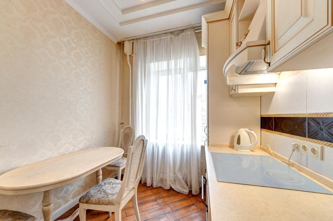 Apartments With 3 Rooms Near Palace Ukraine Kiev Buitenkant foto