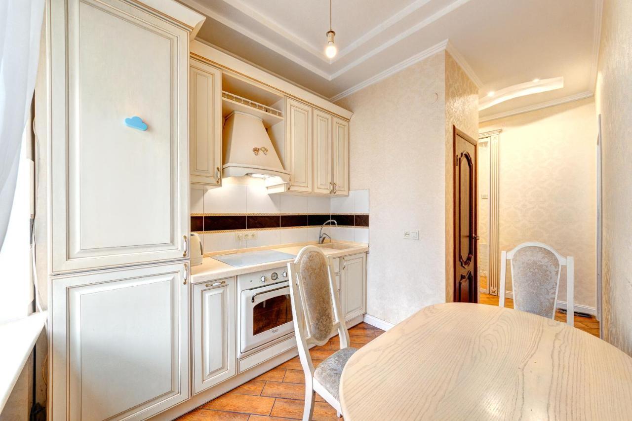Apartments With 3 Rooms Near Palace Ukraine Kiev Buitenkant foto