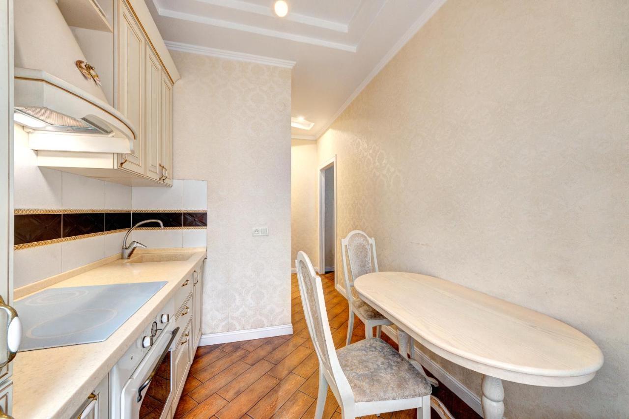 Apartments With 3 Rooms Near Palace Ukraine Kiev Buitenkant foto